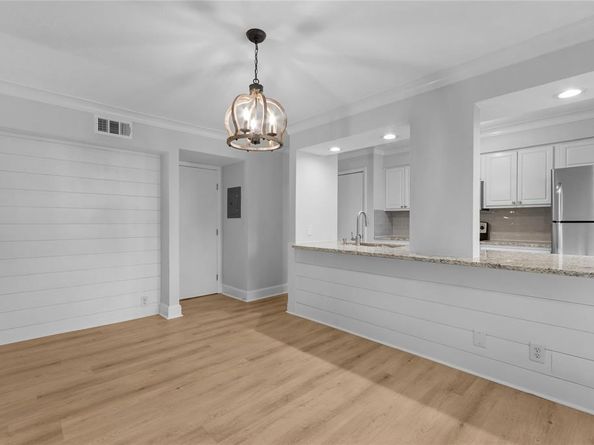 5928  Sandhurst Lane  127, Dallas Texas 75206