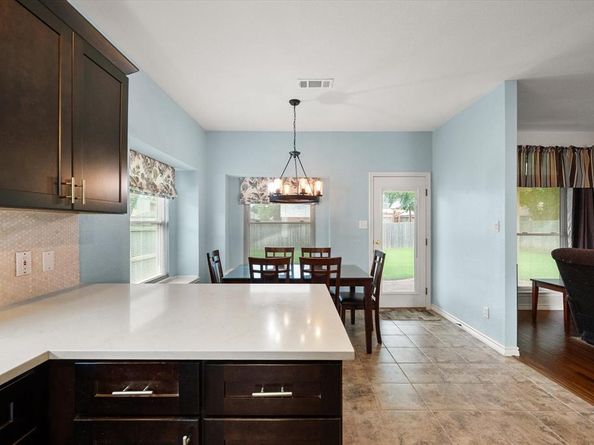 6222  St Leonard Drive , Arlington Texas 76001