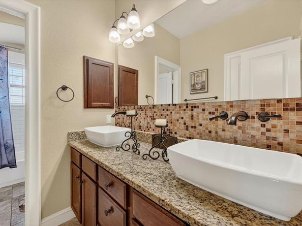 732  Forest Creek , DeSoto Texas 75115