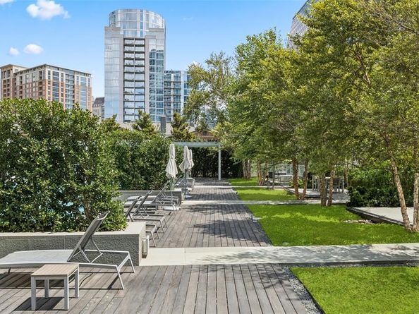 2900  Mckinnon Street  602, Dallas Texas 75201