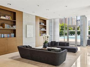 2900  Mckinnon Street  602, Dallas Texas 75201