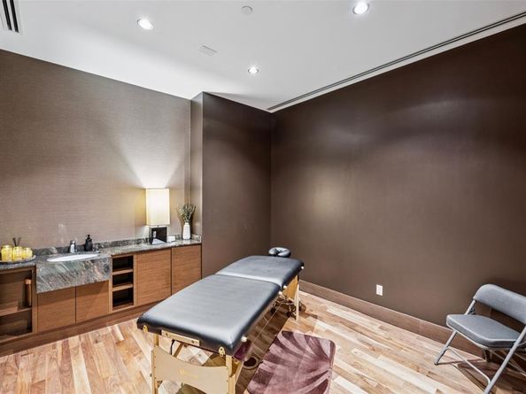 2900  Mckinnon Street  602, Dallas Texas 75201