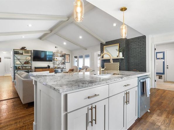 7439  Chattington Drive , Dallas Texas 75248