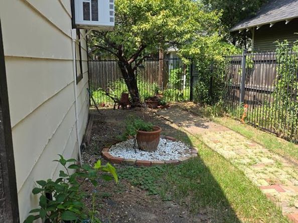 2238  College Avenue , Fort Worth Texas 76110
