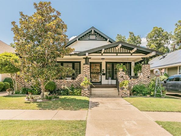 2238  College Avenue , Fort Worth Texas 76110