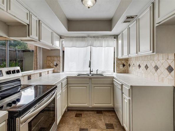 736  Baruna Circle , Garland Texas 75043