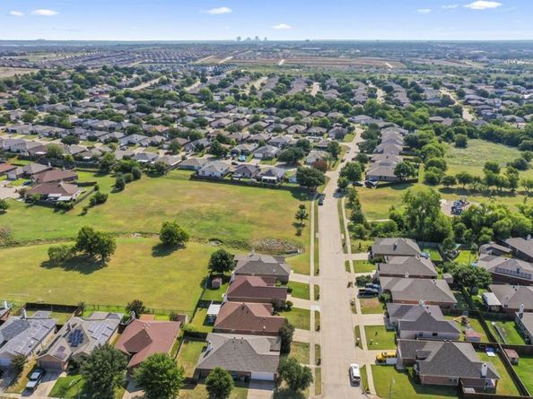 2736  Ensenada Lane , Fort Worth Texas 76108