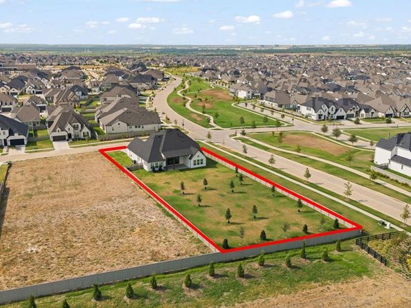 2116  Roaming Trail , Northlake Texas 76247
