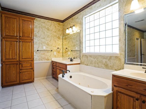 11360  Hill Country Circle , Ponder Texas 76259