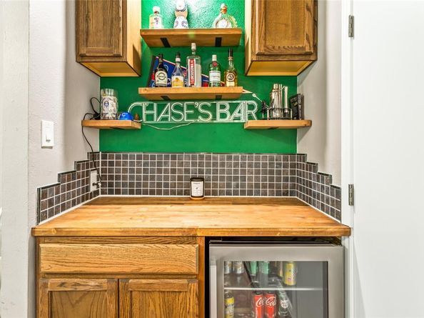 1707  Marsh Lane , Carrollton Texas 75006