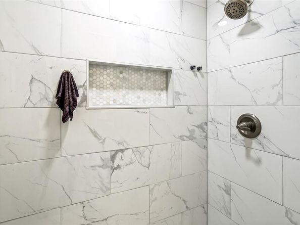 1707  Marsh Lane , Carrollton Texas 75006