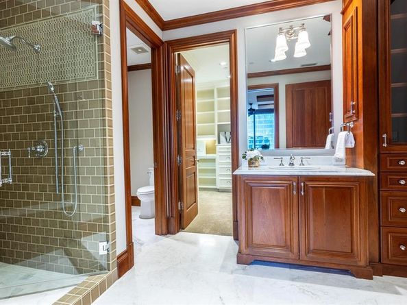 2300  WOLF Street  19A, Dallas Texas 75201