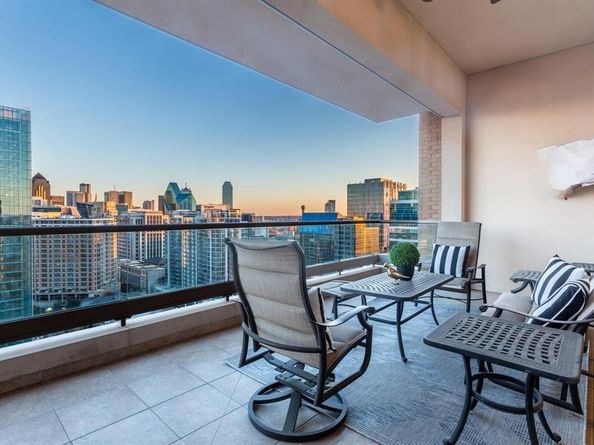 2300  WOLF Street  19A, Dallas Texas 75201