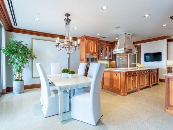 2300  WOLF Street  19A, Dallas Texas 75201