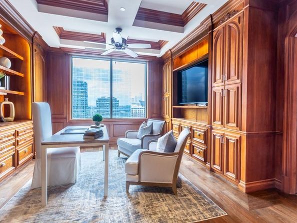2300  WOLF Street  19A, Dallas Texas 75201