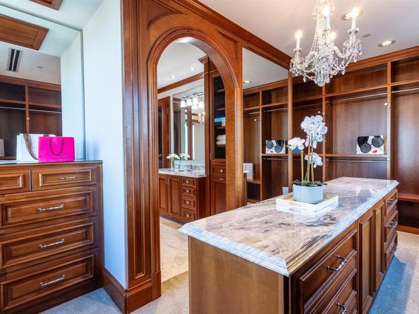 2300  WOLF Street  19A, Dallas Texas 75201