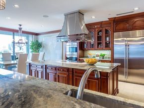 2300  WOLF Street  19A, Dallas Texas 75201