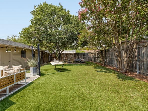 2709  Province Lane , Dallas Texas 75228