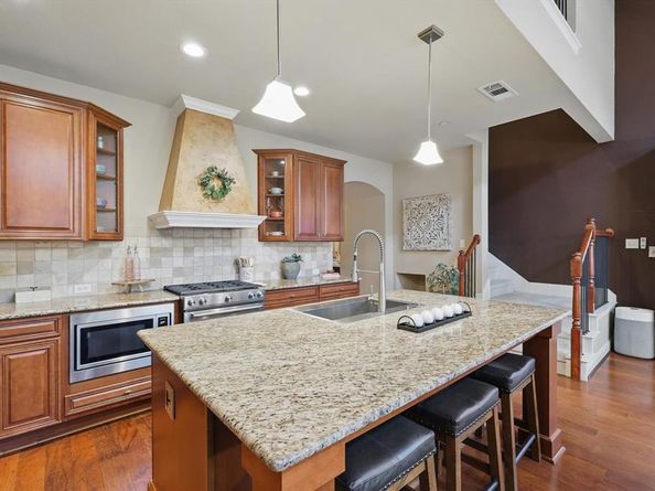 934  Brook Forest Lane , Euless Texas 76039