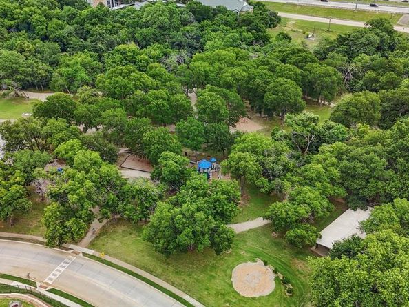 934  Brook Forest Lane , Euless Texas 76039