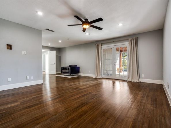 2910 S Country Club Road , Garland Texas 75043