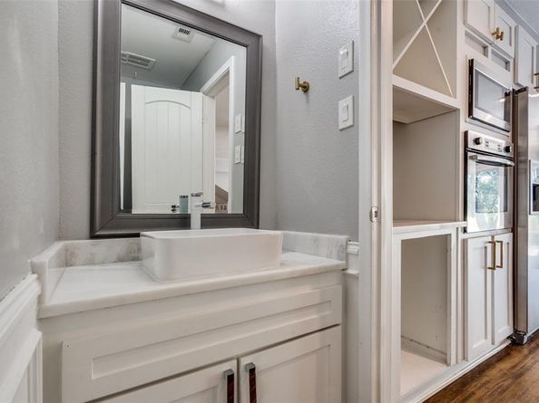 2910 S Country Club Road , Garland Texas 75043