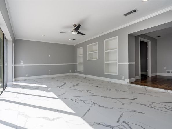 2910 S Country Club Road , Garland Texas 75043