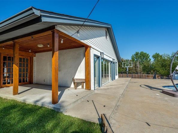 2910 S Country Club Road , Garland Texas 75043