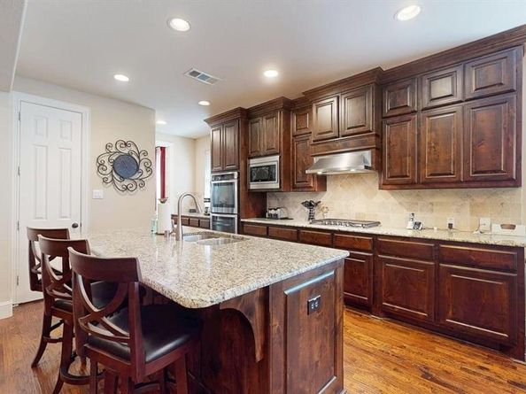 1404  Pitaya Drive , Lantana Texas 76226