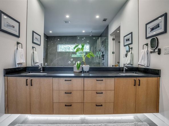 3766  Manana Drive , Dallas Texas 75220