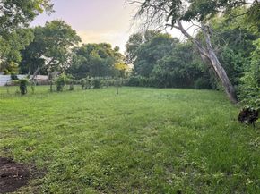 827  Bonnie View Road , Dallas Texas 75203