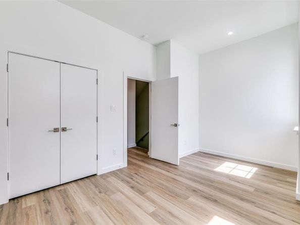 1775  Novela Way , Dallas Texas 75215
