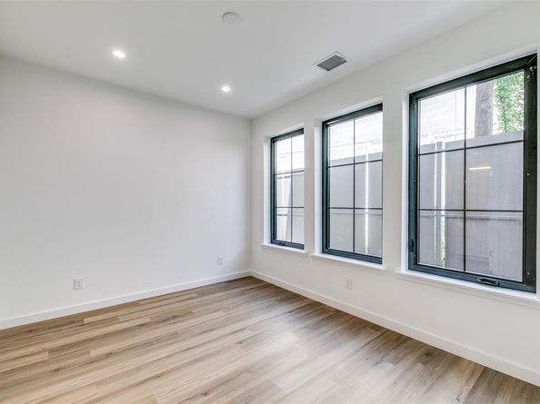 1775  Novela Way , Dallas Texas 75215