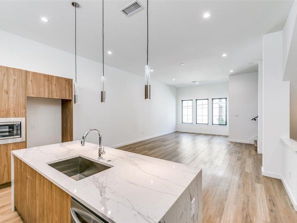 1775  Novela Way , Dallas Texas 75215