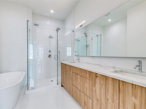1775  Novela Way , Dallas Texas 75215