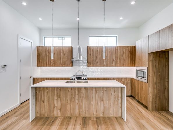 1775  Novela Way , Dallas Texas 75215