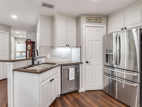 2929 N Bend Drive , Dallas Texas 75229