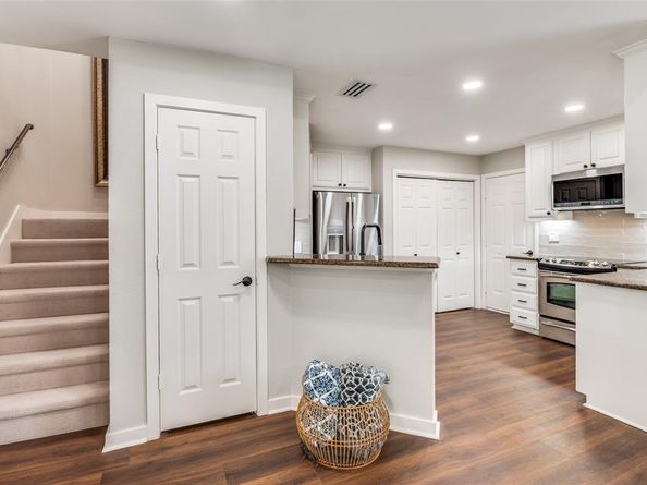 2929 N Bend Drive , Dallas Texas 75229