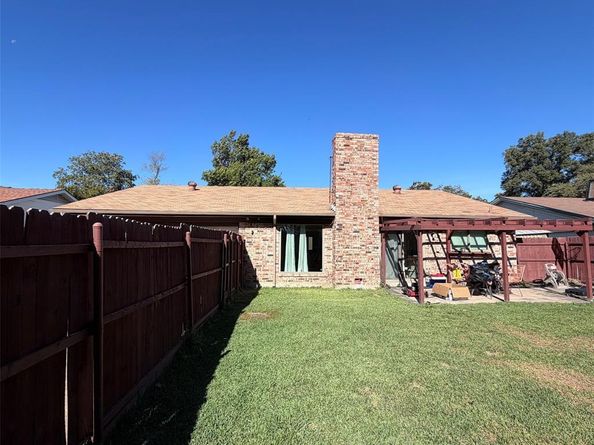 949  Meadowdale Circle , Garland Texas 75043