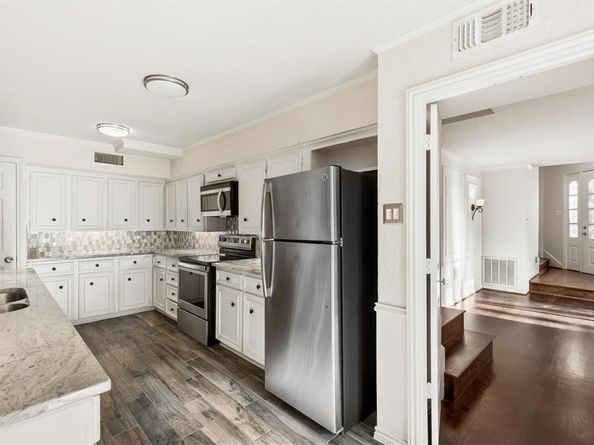 3801 S Versailles Avenue , Dallas Texas 75209