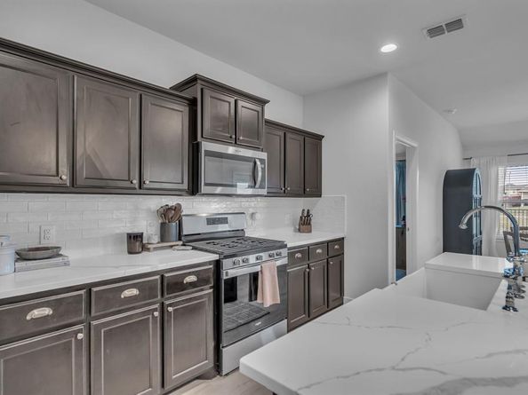 16616  Portage Street , Justin Texas 76247