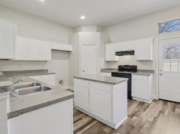 1004  Caliente Drive , Grand Prairie Texas 75051