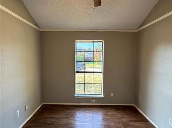 1633  San Francisco Street , Carrollton Texas 75007