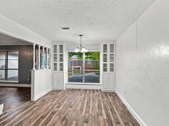 809 S Atkerson Lane , Euless Texas 76040
