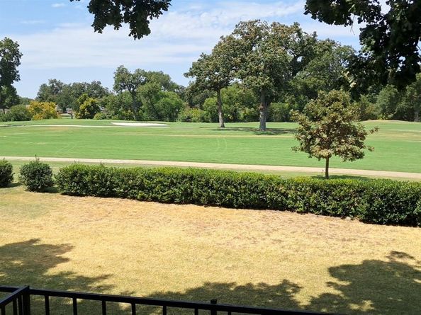 4042  Ridglea Country Club Drive  1107, Fort Worth Texas 76126