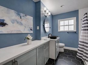 2707  Burlington Boulevard , Dallas Texas 75211