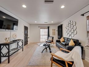 2707  Burlington Boulevard , Dallas Texas 75211