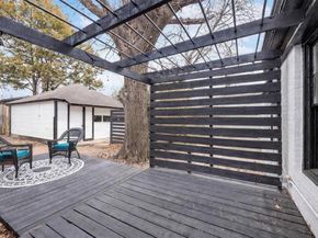 2707  Burlington Boulevard , Dallas Texas 75211