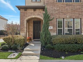 648  Courtyard Lane , Irving Texas 75039