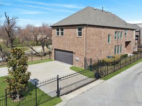 648  Courtyard Lane , Irving Texas 75039